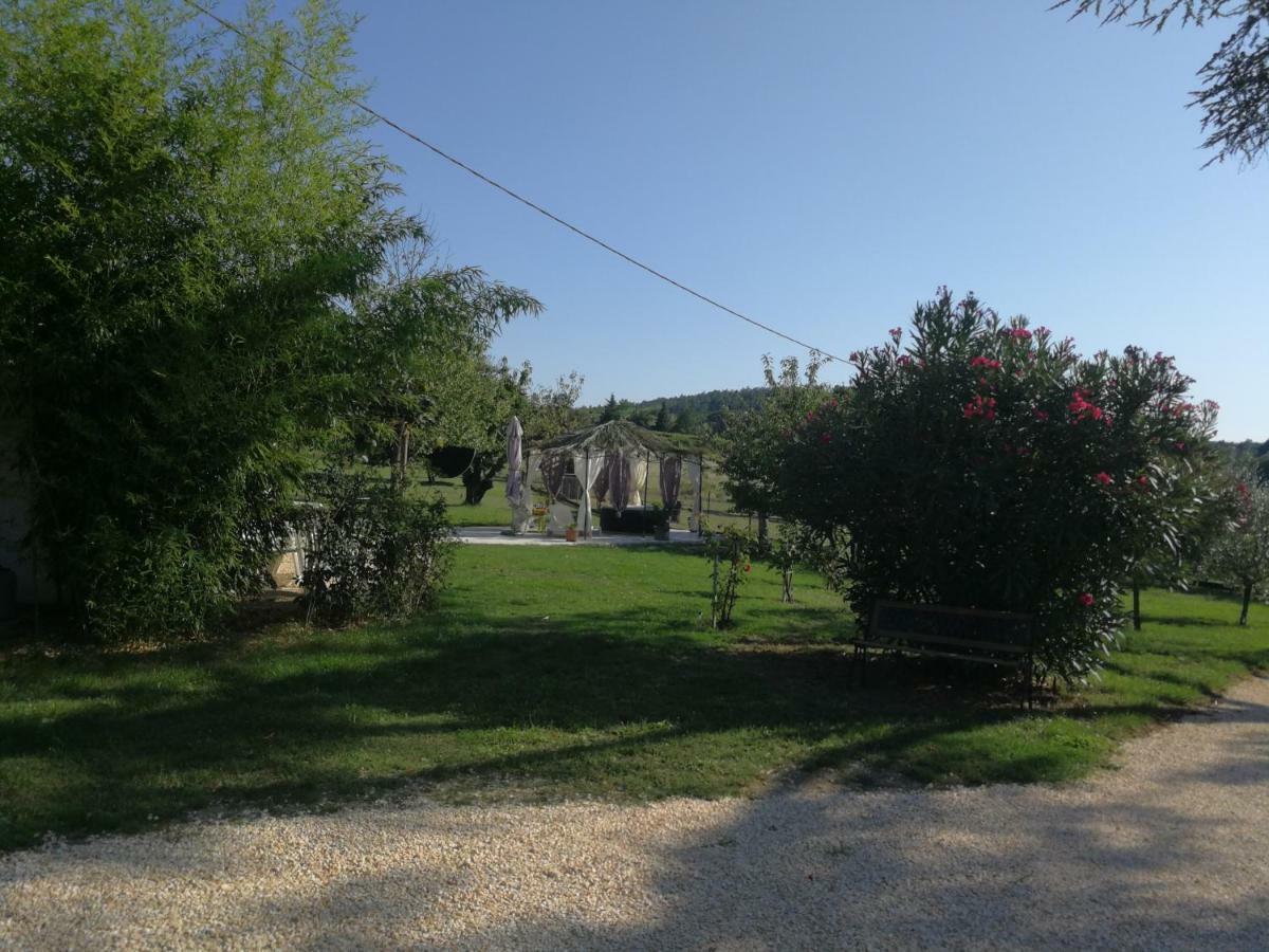 Mas Des Gardies Saint-Julien-de-Peyrolas Buitenkant foto
